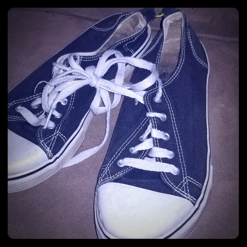 Tennis  shoes